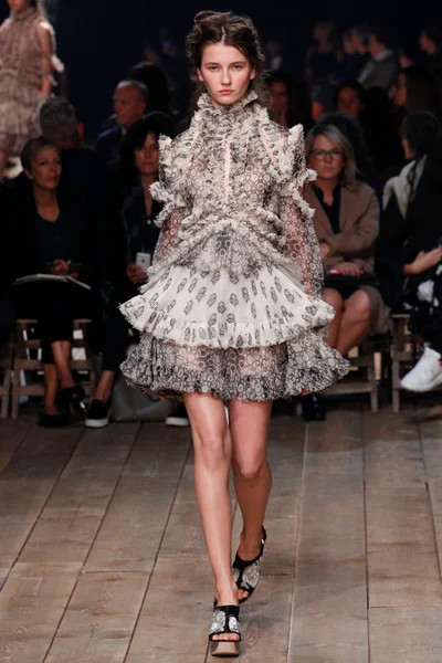 Look 12
